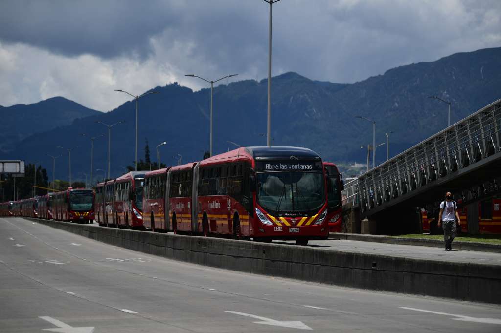 Protestas y bloqueos al sistema Transmilenio por parte de Comerciantes del sector de Venecia al sur de la capital