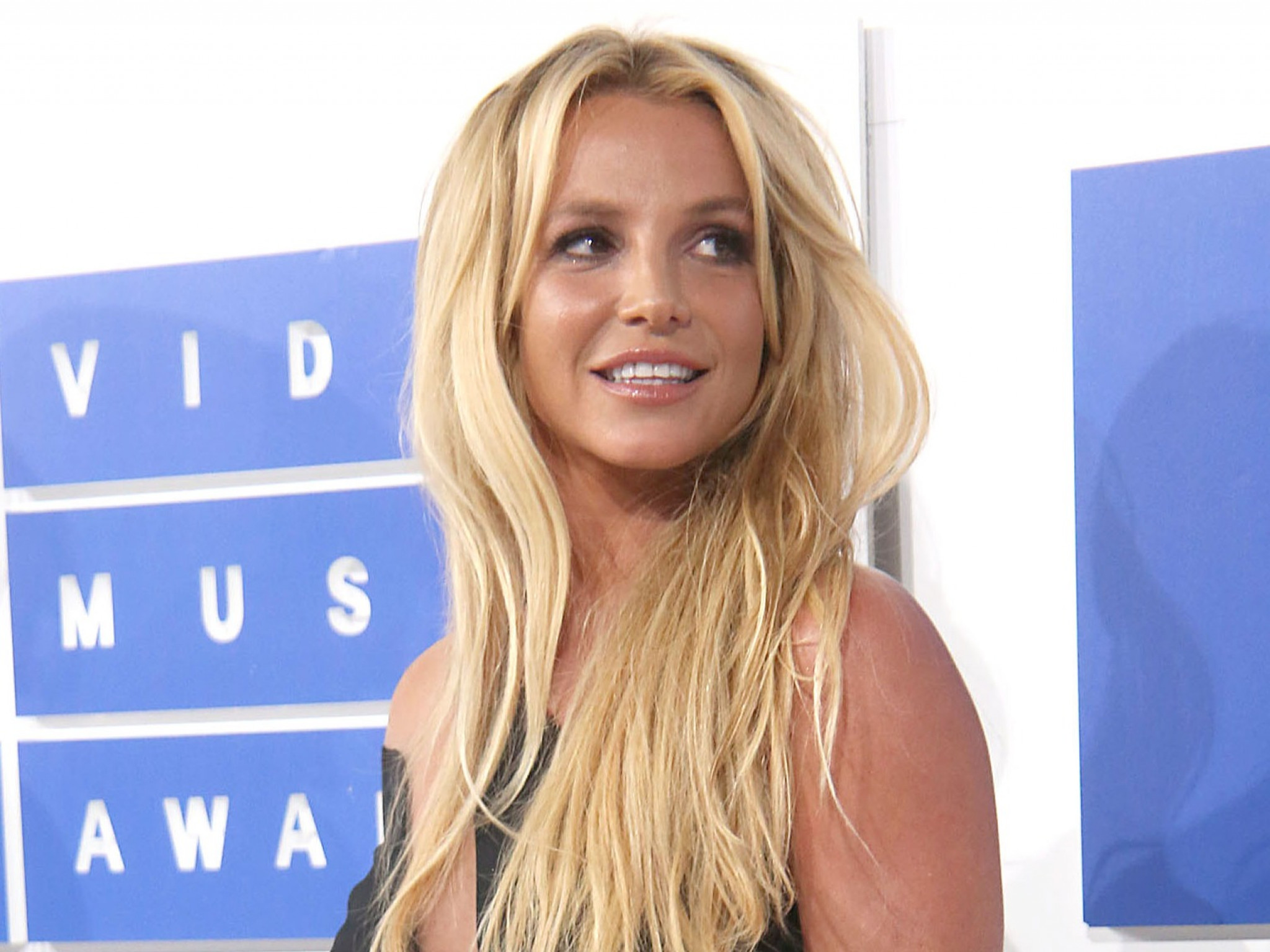 Britney Spears es una artista estadounidense.