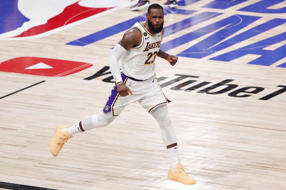 LeBron James ganó su curto título de la NBA, primero con los Lakers de Los Ángeles.