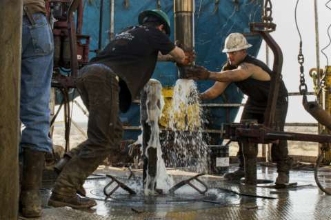 Petróleo cae ante nuevos temores sobre la economía china