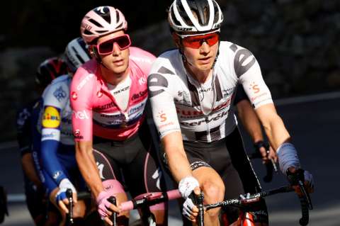 Jai Hindley ganó la etapa 18  y Wilco Kelderman es el nuevo líder del Giro de Italia 2020