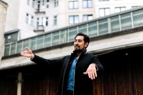 Roger Díaz Cajamarca, el director orquestal colombiano que brilla en Viena