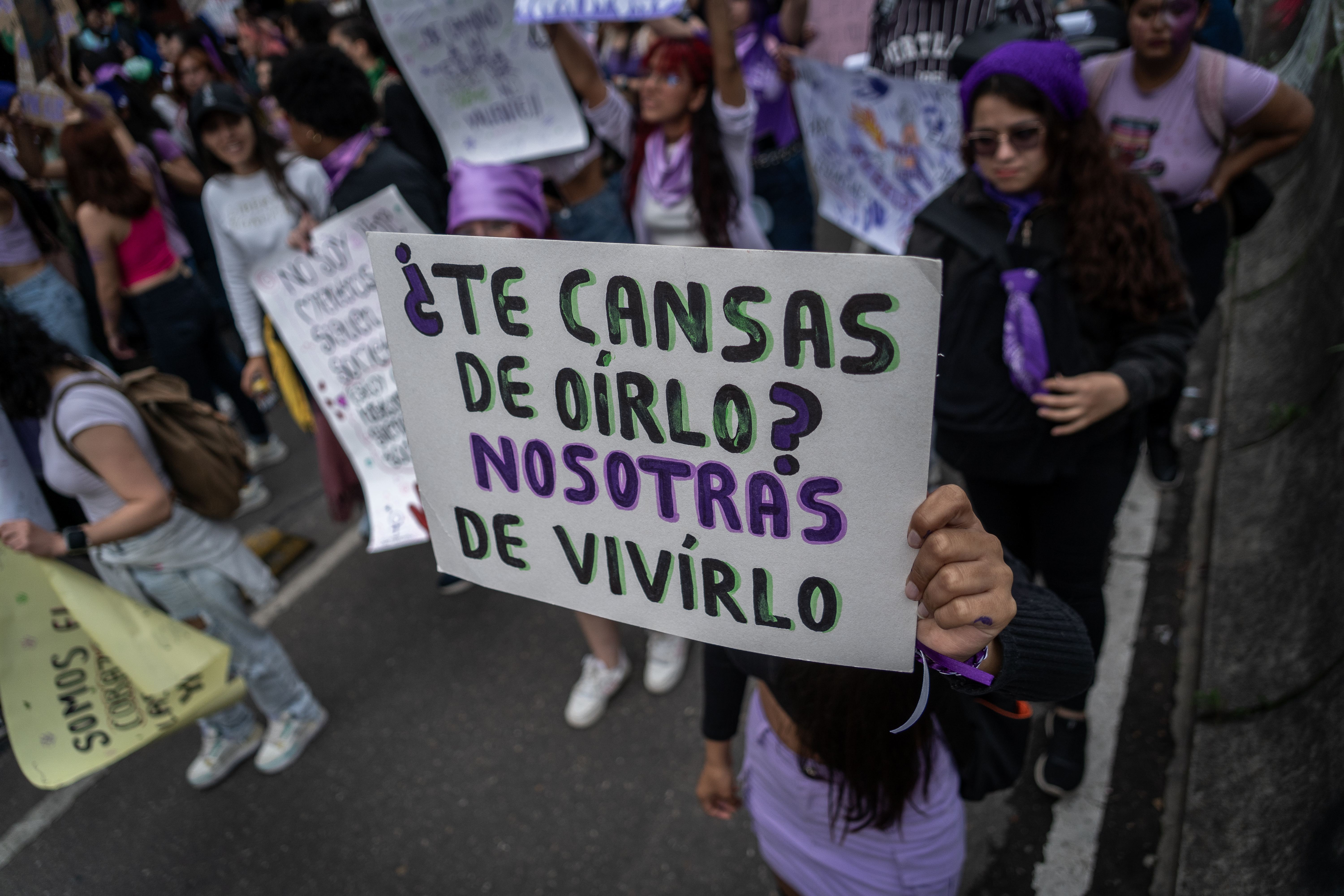Marchantes que salieron a las calles este este sábado 8 de marzo desde la Calle 45 con carrera Séptima hasta la Plazoleta del Concejo de Bogotá en el marco de la conmemoración del Día Internacional de la Mujer