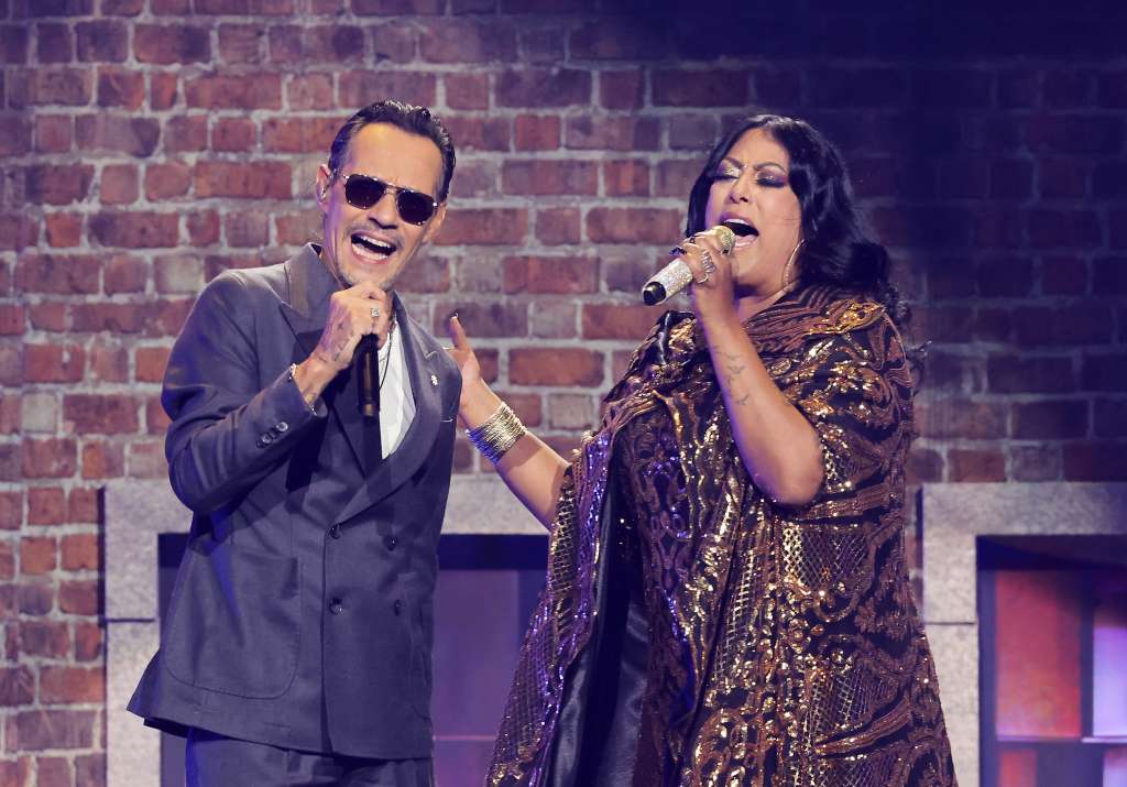 MIAMI, FLORIDA - NOVEMBER 14: (L-R) Marc Anthony and La India perform onstage during the 25th Latin GRAMMY Awards at Kaseya Center on November 14, 2024 in Miami, Florida. (Photo by Kevin Winter/Getty Images for The Latin Recording Academy)