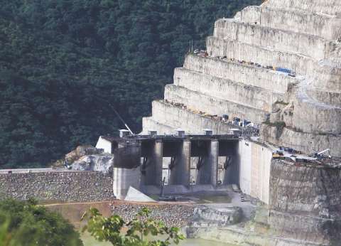 Alcalde de Medellín revisa decisión sobre acciones legales por Hidroituango