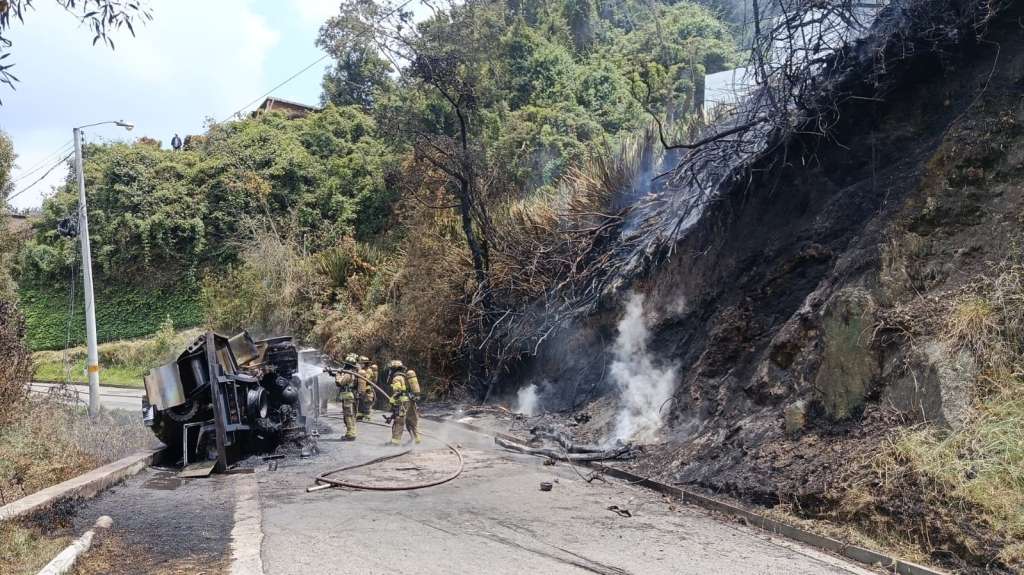 Así quedó el carrotanque tras la explosión.