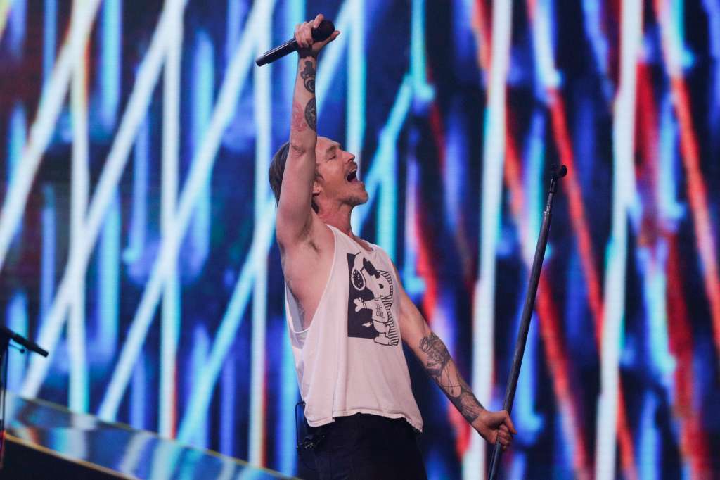 AME4489. VIÑA DEL MAR (CHILE), 27/02/2025.- El cantante Brandon Boyd, de la banda estadounidense de rock alternativo Incubus, se presenta durante el 64º Festival Internacional de la Canción de Viña del Mar este jueves, en el escenario de la Quinta Vergara en Viña del Mar (Chile). EFE/ Adriana Thomasa