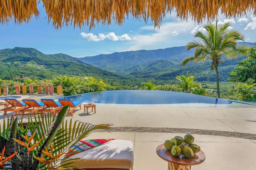 Elegante villa privada de estilo mexicano, en Anapoima.
