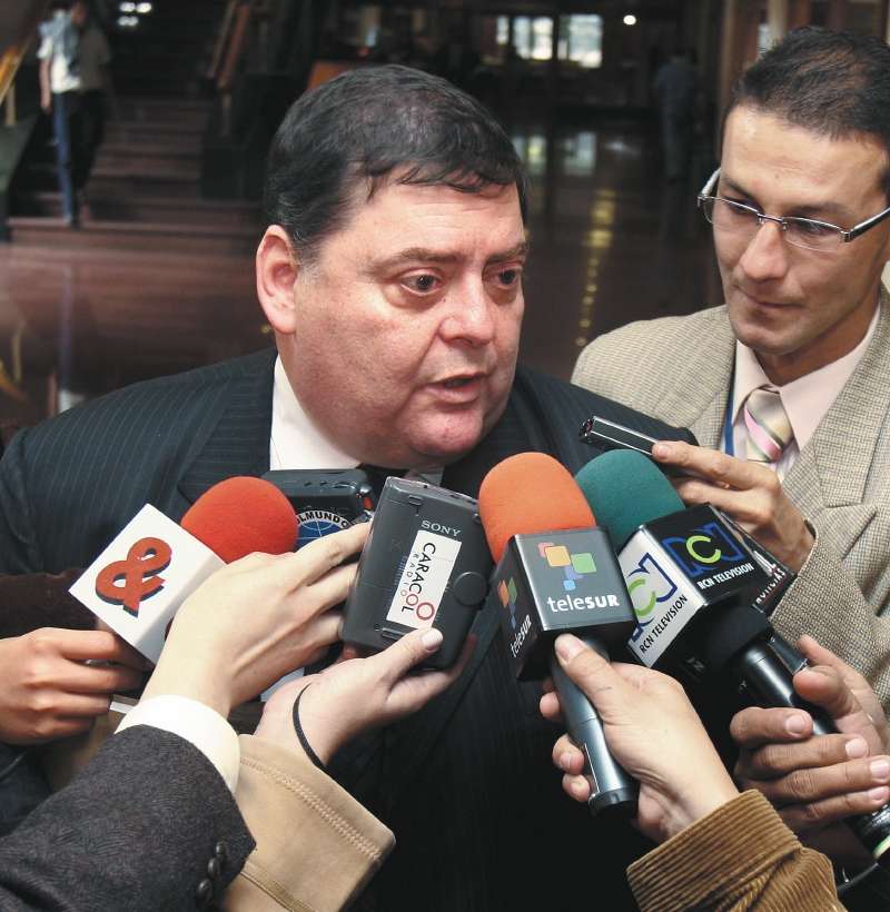 ALVARO GARCIA ROMERO-SENADOR
DEBATE DE GUSTAVO PETRO CONTRA PARAMILITARISMO EN EL CONGRESO
BOGOTA, OCTUBRE 18 DE 2006
FOTO : GUILLERMO TORRES