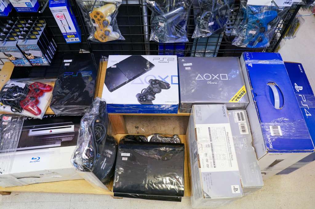 Tokyo (Japan), 03/12/2024.- Sony PlayStation used consoles are on display for sale at a retro video game shop in Tokyo, Japan, 03 December 2024. Sony released special PlayStation 5 models and peripherals in November 2024 to celebrate 30 years of its popular gaming console launched on 03 December 1994. (Japón, Tokio) EFE/EPA/CHRISTOPHER JUE