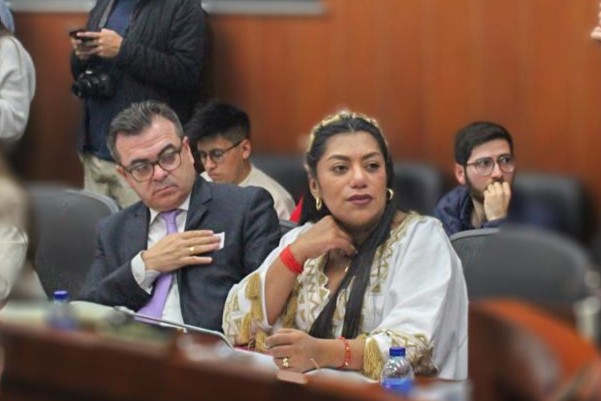 Olmedo López y la senadora Martha Peralta.