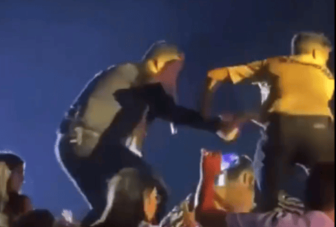 Video: Yeison Jiménez tuvo que terminar concierto por una presunta balacera