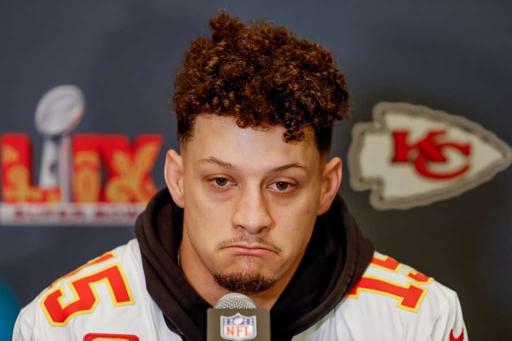 New Orleans (United States), 04/02/2025.- Kansas Chiefs quarterback Patrick Mahomes speaks to the news media at the team hotel ahead of the National Football League's Super Bowl LIX in New Orleans, Louisiana, USA, 04 February 2025. The AFC champion Kansas City Chiefs face the NFC champion Philadelphia Eagles in Super Bowl LIX at Caesars Superdome in New Orleans, Louisiana, 09 February 2025. (Nueva Orleáns, Filadelfia) EFE/EPA/ERIK S. LESSER