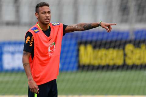 Neymar ya entrena con Brasil preparando los duelos ante Ecuador y Colombia