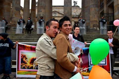 Unión marital de hecho sería la nueva salida para los homosexuales