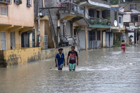 El huracán Melissa ya es categoría 4 y causará “inundaciones que amenazan la vida”