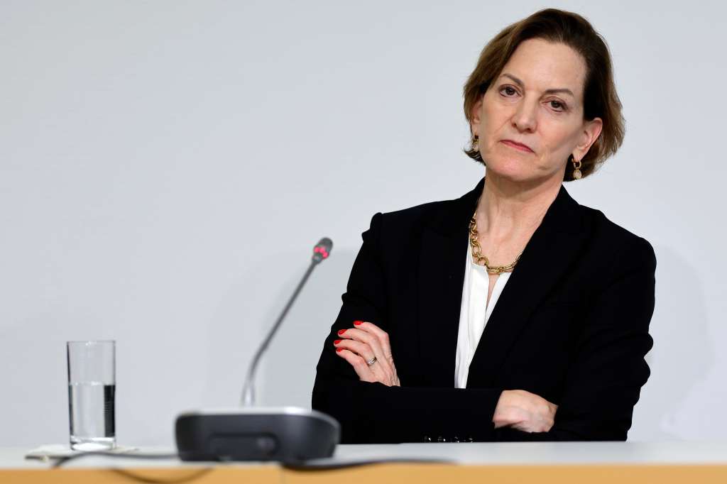 Frankfurt (Germany), 18/10/2024.- US-American-Polish journalist, columnist, historian, and German Book Trade Peace Prize laureate Anne Applebaum attends a press conference at the International Book Fair Frankfurt 2024 in Frankfurt am Main, Germany, 18 October 2024. The Peace Prize of the German Book Trade, awarded by the German Publishers and Booksellers Association (Boersenverein des Deutschen Buchhandels), awards 25,000 euros and has been presented since 1950 at the end of the Frankfurt Book Fair. The 76th Frankfurt Book Fair runs from 16 to 20 October 2024. This year's Guest of Honor country is Italy, with the motto 'Roots in the future'. (Alemania, Italia) EFE/EPA/RONALD WITTEK