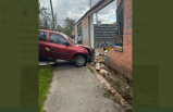 Accidente en Engativá: carro impactó contra una fundación de perros y gatos