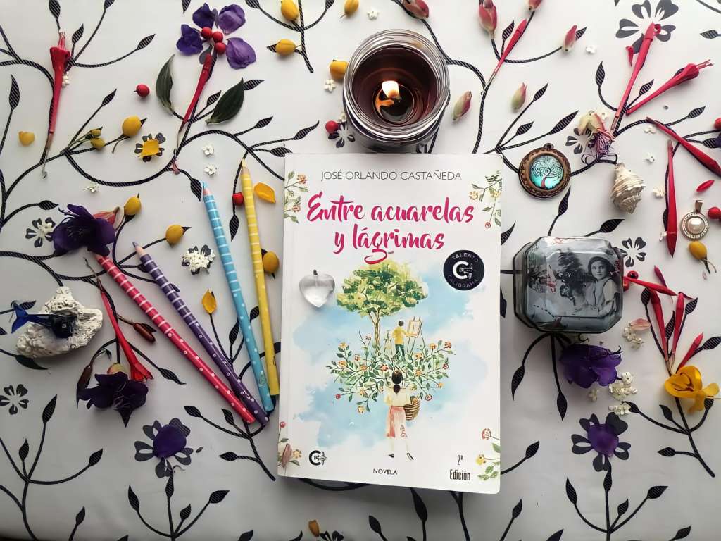 En el centro de la imagen la portada del libro “Entre acuarelas y lágrimas”.