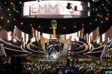 Louie Anderson y Kate McKinnon, mejores actores de reparto en comedia en los Emmy