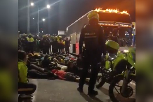 Pelea entre hinchas del Bucaramanga y el Atlético Nacional en Bogotá