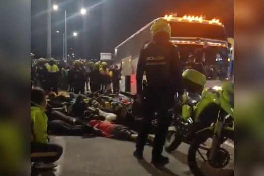 Pelea entre hinchas terminó en disturbios con la Policía y siete capturados