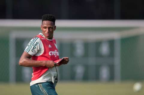 Yerry Mina volvió a entrenar con Palmeiras