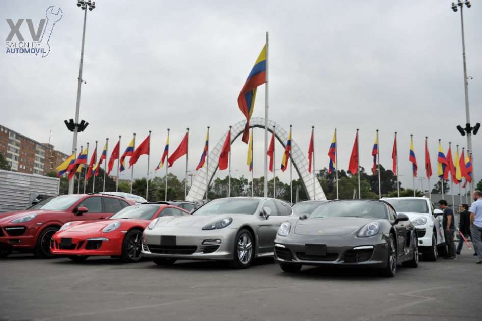 Hombres y mujeres entre 18 y 50 años, apasionados de los carros, son el grueso de visitantes que asisten al Salón Internacional del Automóvil de Bogotá.  / Archivo  - El Espectador