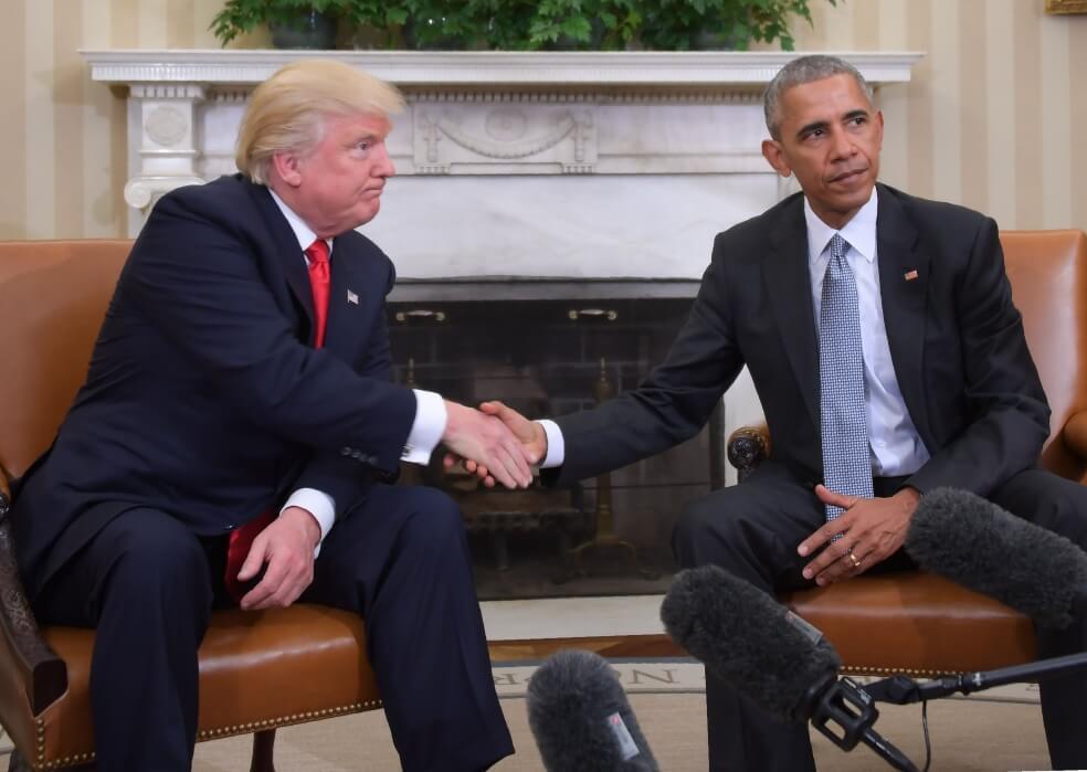 Foto de archivo del expresidente Barack Obama y Donald Trump durante la transición presidencial. / AFP