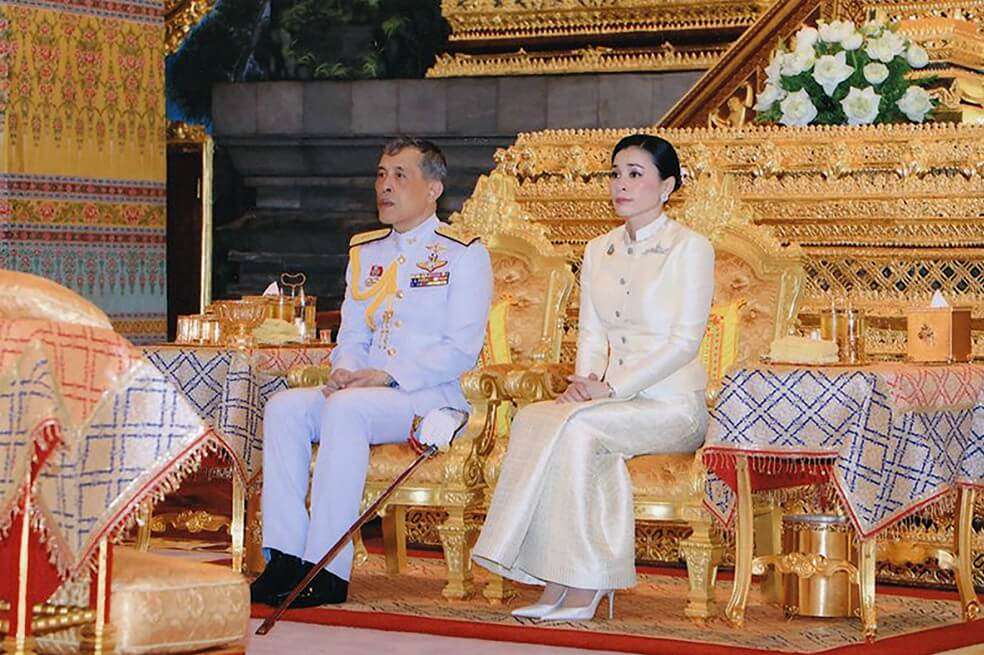 El rey Vajiralongkorn se casó con la general Suthida Vajiralongkorn. / AFP.