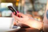 Los colombianos invierten menos de $1 millón en la compra de celulares