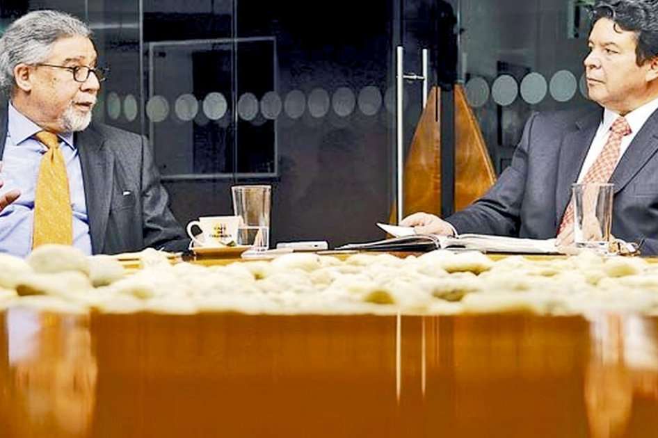 Rafael Mejía, presidente del Consejo Nacional Gremial, y Julio Roberto Gómez, de la CGT, se sentarán desde hoy para definir el alza de 2014. / Archivo