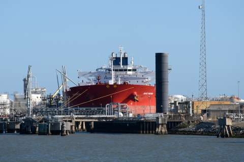 EE. UU. suavizará sanciones a Venezuela para acceder a más petróleo tras guerra con Irán