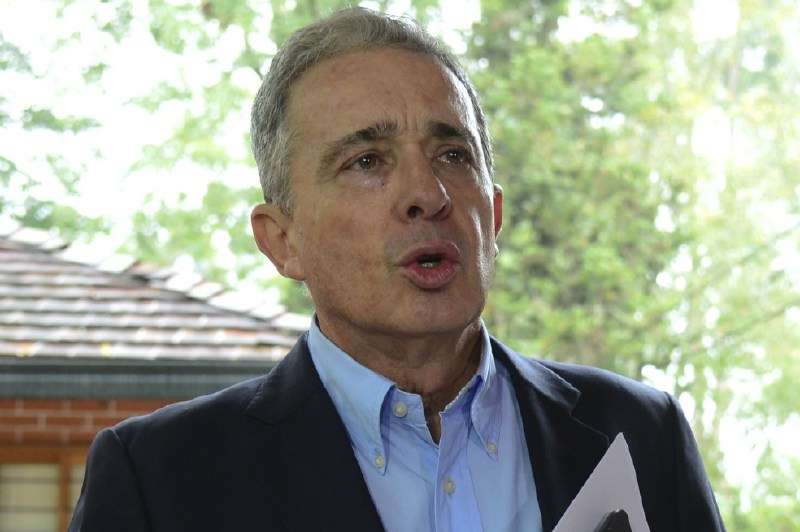 El expresidente Álvaro Uribe también rechazó el proyecto que pretende aumentar el periodo presidencial.