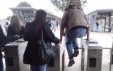 Policía que asesinó a joven que intentó colarse en Transmilenio pagará 10 años de condena