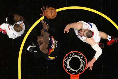 NBA Playoffs: Épica cesta de DeAndre Ayton a menos de un segundo para el final