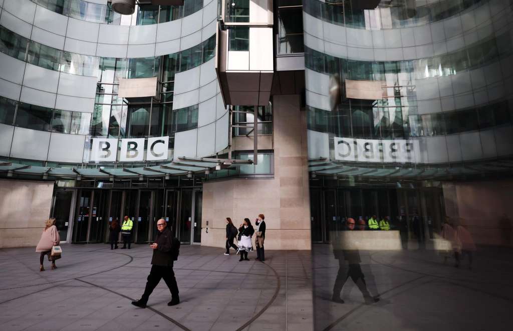 LONDON (United Kingdom), 12/11/2025.- The BBC Broadcasting House in London, Britain, 12 November 2025. US President Donald Trump is threatening to sue the BBC for $1bn (£760m), claiming the UK media organisation made 'false, defamatory, disparaging, misleading, and inflammatory statements about him' over the editing of a speech by Trump on 6 January 2021 in a Panorama documentary. (Reino Unido, Londres) EFE/EPA/ANDY RAIN
