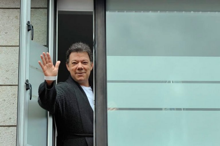 Presidente Santos hace pública su historia clínica