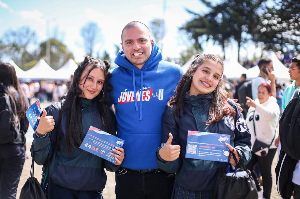 El Distrito ofrece 11.000 cupos para que jóvenes graduados de Bogotá puedan estudiar programas técnicos profesionales, tecnológicos y profesionales universitarios en 44 instituciones de educación superior aliadas.
