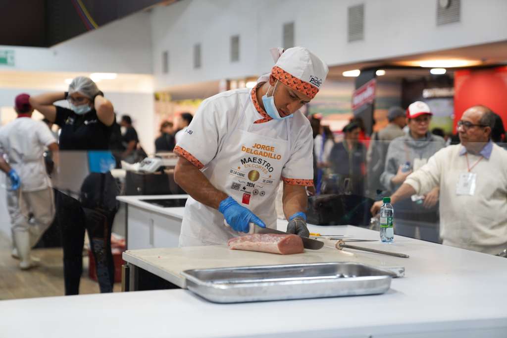 En la dura competencia los representantes de los mejores expendios de carne pusieron a prueba sus conocimientos.