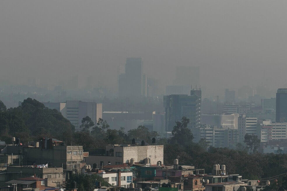 Los 32 estados del país deberán informar la cantidad de partículas PM10 y PM2.5 en el aire, así como de ozono, dióxido de azufre, dióxido de nitrógeno y monóxido de carbono. / EFE