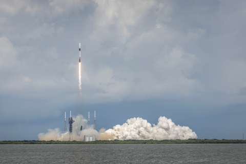 Llega a la Estación Espacial nave de rescate de astronautas varados en el espacio