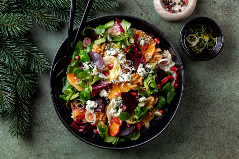 Paso a paso para hacer ensalada navideña con aderezo de maracuyá