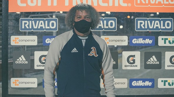 Alberto Gamero, entrenador de fútbol y creador del equipo que lleva su nombre.