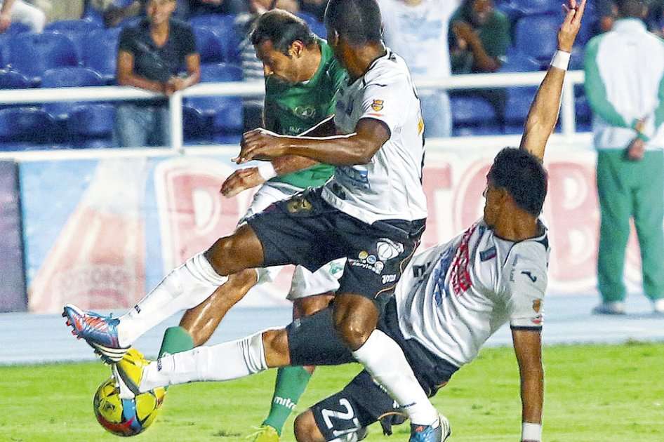 Muy disputado resultó el duelo en Cali. Foto: Juan C. Quintero