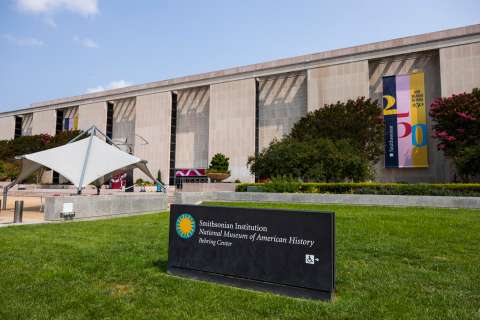 Trump ordena colocar avisos de “sesgo ideológico” en el Museo de Historia de EE.UU.