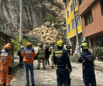 Alerta en Usaquén por deslizamiento de tierra en la calle 127: viviendas en riesgo