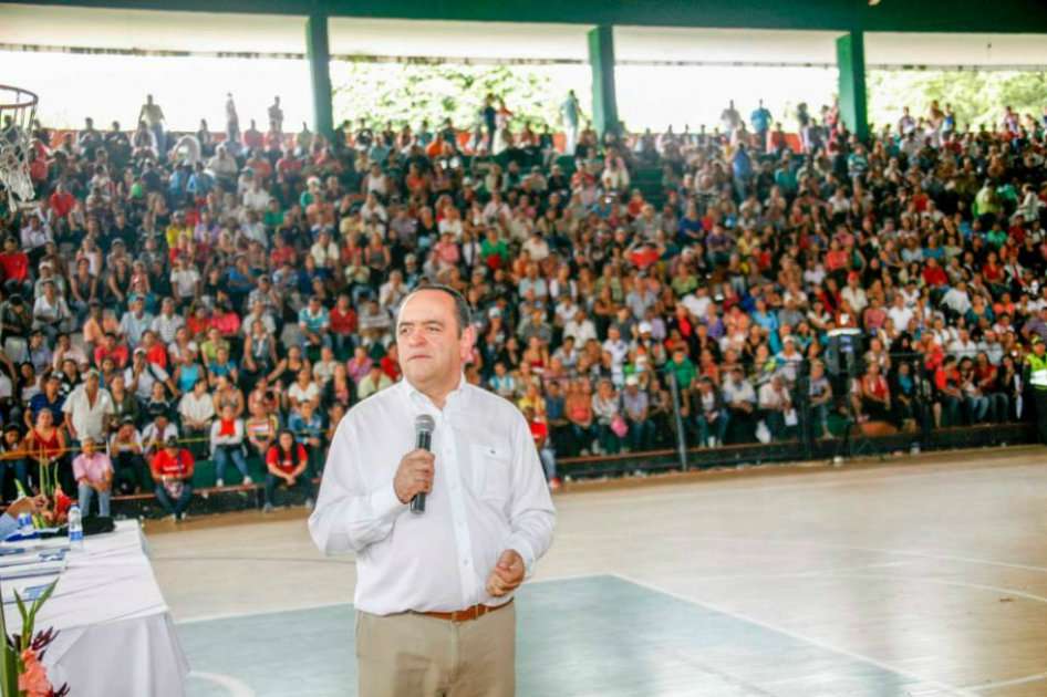 El presidente del Fondo Nacional del Ahorro, Ricardo Arias Mora.