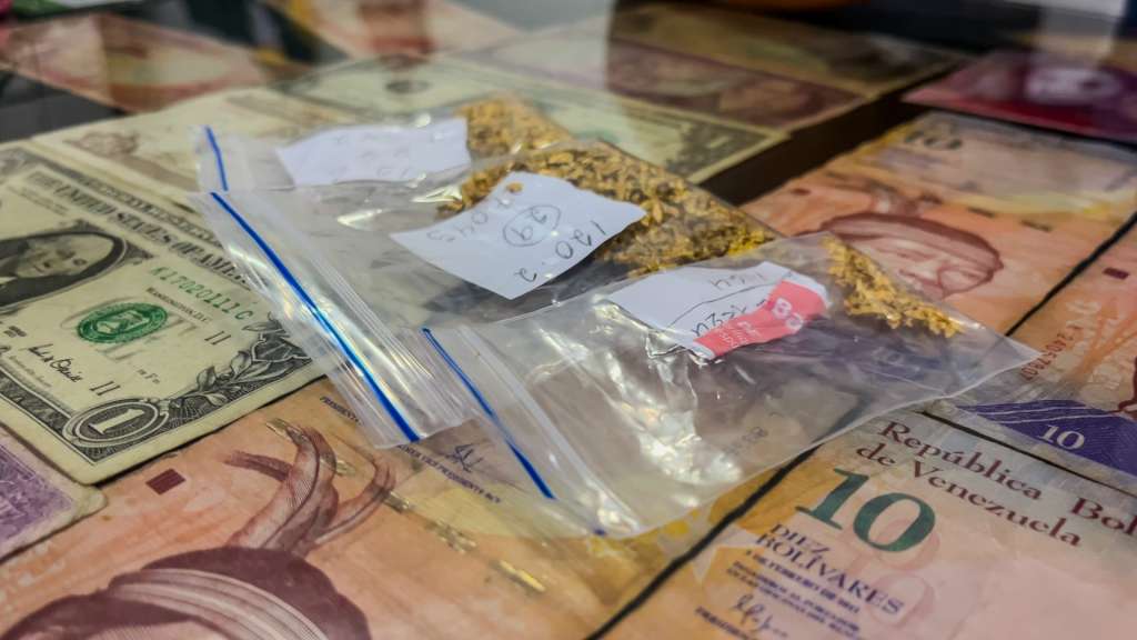 Minería ilegal de oro en Guainía