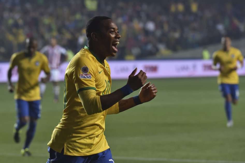 Robinho celebra el primer gol de Brasil contra Paraguay. Foto: AFP